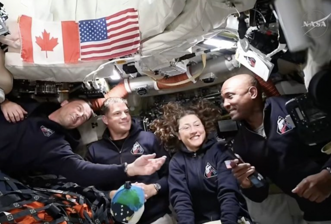 «Είστε σύγχρονοι πρωτοπόροι»: Ο Τραμπ συνομίλησε με τους αστροναύτες της αποστολής Artemis II