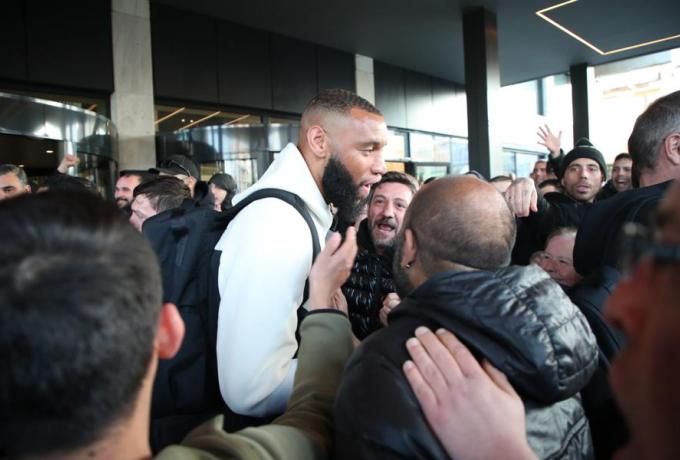 Ο λαός της ΑΕΚάρας στο ξενοδοχείο και «ντόπες» ενόψει ντέρμπι