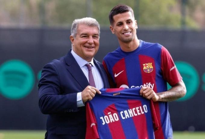 Μπαρτσελόνα: Επαφές με την Αλ Χιλάλ για να κρατήσει τον Κανσέλο