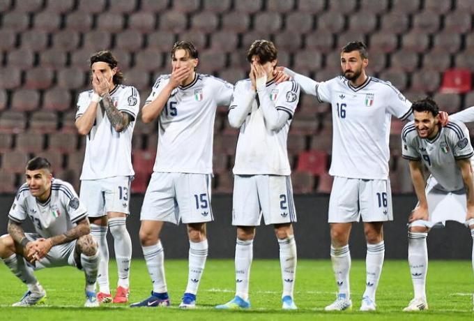 Πίεση για σαρωτικές αλλαγές στο ιταλικό ποδόσφαιρο μετά τον νέο αποκλεισμό