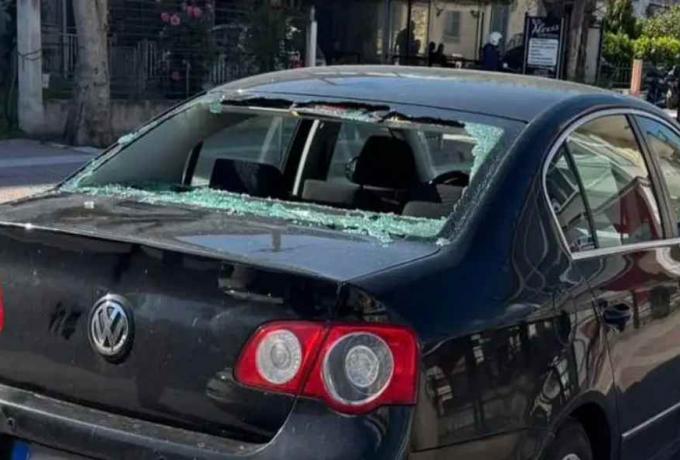 Τροχαίο στη Λαμία: Στο νοσοκομείο νεαρός μοτοσικλετιστής που έπεσε πάνω σε σταθμευμένο αυτοκίνητο