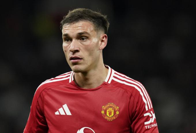 H Mάντσεστερ Γιουνάιτεντ θέλει να… ξεφορτωθεί το συμβόλαιο του Ουγκάρτε