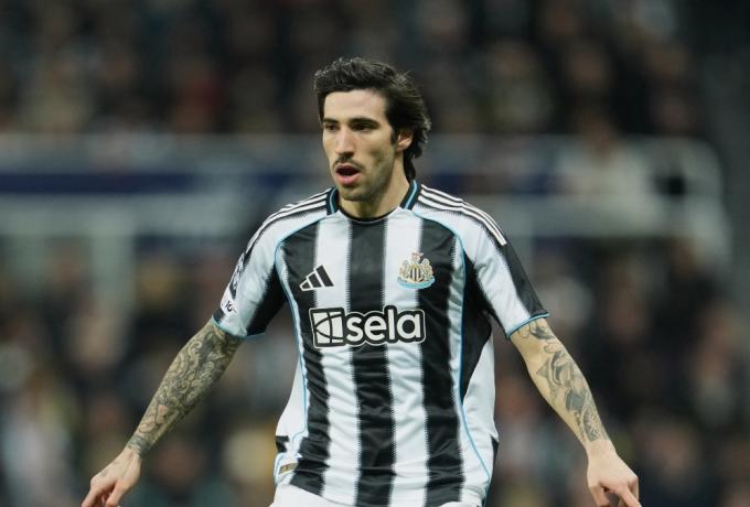 Ο αθλητικός διευθυντής της Νιούκαστλ έκοψε την… φόρα στους ενδιαφερόμενους για τον Τονάλι