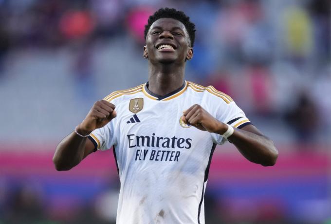 Στα ραντάρ της Γιουνάιτεντ ο Τσουαμενί