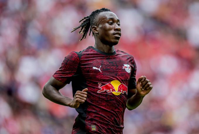 Η Λειψία ζητάει 90 εκατ. ευρώ από Λίβερπουλ και Γιουνάιτεντ για τον Ντιομαντέ