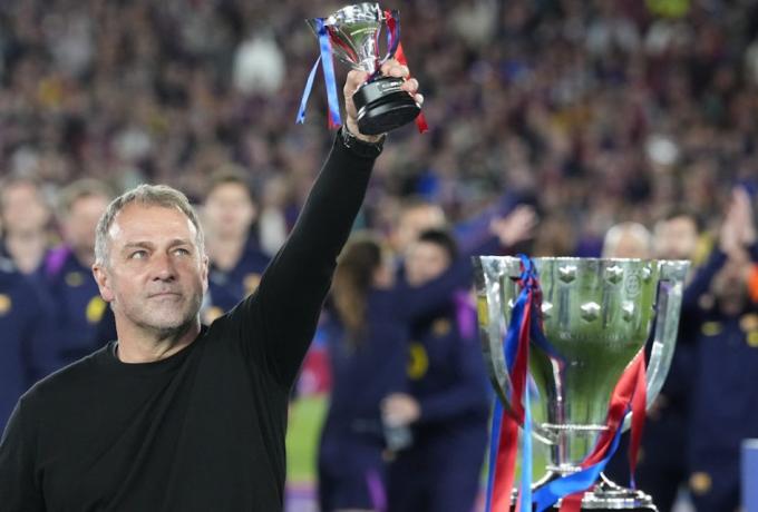 Η Μπαρτσελόνα μετά το back to back πρωτάθλημα «δένει» τον Φλικ έως το 2028