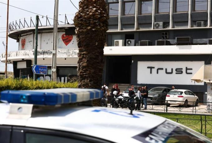 Καλλιθέα: Στη φυλακή ο 58χρονος που πυροβόλησε μέσα σε μπαρ Καλλιθέα: Στη φυλακή ο 58χρονος που πυροβόλησε μέσα σε μπαρ