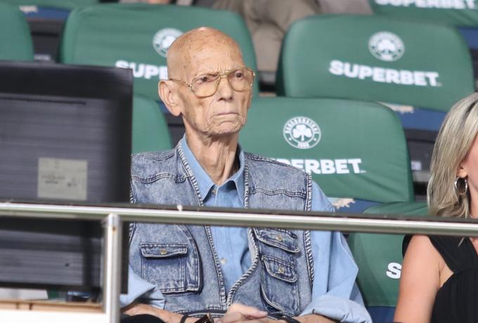 Αντωνιάδης: "Οι Πρόεδροι έλεγαν θα σου κρεμάσω το δελτίο, εδώ θα πεθάνεις, υπέγραψε”