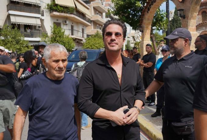 Οικονομόπουλος για Μαζωνάκη: «Με έπαιρνε ενάμιση μήνα διαρκώς τηλέφωνα και νιώθω τύψεις» Οικονομόπουλος για Μαζωνάκη: «Με έπαιρνε ενάμιση μήνα διαρκώς τηλέφωνα και νιώθω τύψεις»