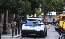 Συναγερμός στην Καλλιθέα: Εντοπίστηκαν φιαλίδια με επικίνδυνη ουσία – Εκκενώθηκαν 2 πολυκατοικίες