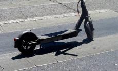Τροχαίο με ηλεκτρικό πατίνι στον Σταθμό Λαρίσης – Παραβίασε «κόκκινο» και συγκρούστηκε με μηχανή
