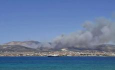 Φωτιά στην Πάρο: Μήνυμα 112 για εκκένωση 4 περιοχών προς Αλυκή – Στην μάχη και εναέρια μέσα