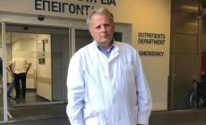 «Η πραγματική αξία φαίνεται στις πράξεις»: Ο βραβευμένος γιατρός που οδηγεί και το ασθενοφόρο στη Μάνη