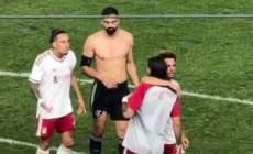 Λίβερπουλ: «Χαμός» για το περιβραχιόνιο του αρχηγού - Ο Τσιμίκας τα «πήρε» με Σομποσλάι και Τζόουνς (vid)