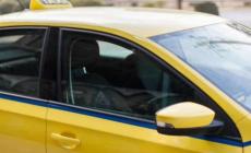 «Γύρισα και αντίκρισα το κεφάλι του παιδιού»: - Τι λέει ο οδηγός που είδε επιβάτιδα να γεννά στο ταξί του