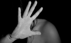 Ανακαλεί η γνωστή παρουσιάστρια το επεισόδιο με τον σύζυγό της - «Ήταν φραστική επίθεση»