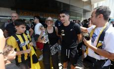 Στο Ηράκλειο η ΑΕΚ – Υποδοχή από μικρούς και μεγάλους φίλους της (pics)