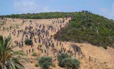 Νέα απόπειρα μαζικής εισόδου στη Θέουτα - Εκατοντάδες μετανάστες αναχαιτίστηκαν από το Μαρόκο
