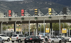 Κορυφώνεται σήμερα η επιστροφή των αδειούχων του Αυγούστου - Κίνηση σε δρόμους και λιμάνια