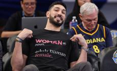 Ο Καντέρ πήγε να δει αγώνα WNBA και τα... άκουσε από τους οπαδούς (vid)