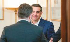 Ανεπιθύμητος στο ΠΑΣΟΚ: Όλο και πιο κοντά στον εχθρό Τσίπρα