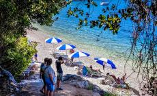 Καιρός σήμερα: Σε κλοιό καύσωνα η χώρα με θερμοκρασίες έως 42 βαθμούς