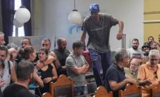Λέσβος: «Μπούκαραν» οι κτηνοτρόφοι στην συνεδρίαση της Περιφέρειας Βορείου Αιγαίου για τον αφθώδη πυρετό