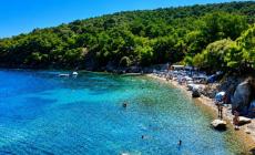 Με τις χαμηλότερες τιμές στην Ελλάδα σε φαγητό και διαμονή: Το νησί - έκπληξη που δεν πήζει από κόσμο ούτε στην καρδιά του Αυγούστου
