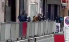 Τουλούζη: Άνδρας φώναξε «Αλλάχου Άκμπαρ» και επιτέθηκε με μαχαίρια σε αστυνομικούς