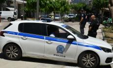 «Δεν θα γράψεις εσύ εμένα»: 48χρονος στην Καισαριανή χτύπησε με κουτουλιά και αγκωνιά αστυνομικίνες