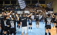 Μοναδική ατμόσφαιρα στην «καυτή» Μίκρα για το τρεμπλ του ΠΑΟΚ! (pics + vid)