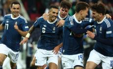 Γκολάρα από τον Κουρμπέλη και 1-0 η Ελλάδα (vid)