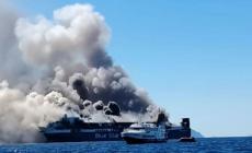 Μύκονος: Μάχη για να μη βυθιστεί το Blue Carrier 2 - Έχει πάρει επικίνδυνη κλίση