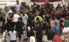 Μακάβριο ατύχημα στην κηδεία του Μαζωνάκη – Έσπασε μνήμα και άνθρωποι βρέθηκαν μέσα σε τάφο (vid)