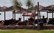 Πώς έγινε η άγρια συμπλοκή για μια ξαπλώστρα στη Βουλιαγμένη που κατέληξε στον θάνατο 82χρονου
