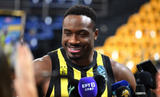 Η νέα εντυπωσιακή ριγέ εμφάνιση του Άρη (pics)