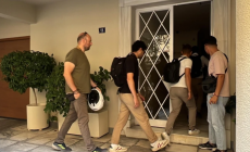 Γιώργος Μαζωνάκης: Διπλή επιδρομή της ΕΛΑΣ με ειδικό κλιμάκιο στο ιατρείο Stem Cell στο Κολωνάκι