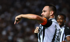 Αντρίγια Ζίβκοβιτς: O Mr. Assist παρέλαβε το βραβείο του (pic)