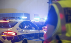 Χαμός στο ΑΠΟΕΛ-ΑΕΛ, τραυματίστηκε 10χρονο κορίτσι από ρίψη μπαταρίας!