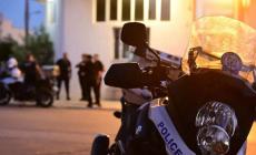 ΑΤ Μάνδρας: Ο δράστης έλεγε «ρίξε μου» στον αστυνομικό - Το χρονικό και το ποινικό παρελθόν του
