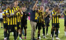 Αγκάλιασε Γιόβιτς και τον έδειχνε στον κόσμο ο Ηλιόπουλος (vid)