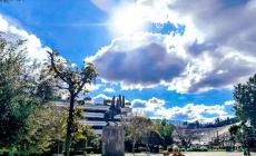 Καιρός σήμερα: Η θερμοκρασία αγγίζει τους 32°C – Ισχυροί άνεμοι στο Αιγαίο και βροχές στα ορεινά