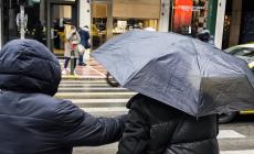 Καιρός σήμερα: Τοπικές βροχές και θυελλώδεις άνεμοι – Πτώση της θερμοκρασίας