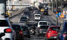 Μέγαρα: Καραμπόλα οχημάτων στην Αθηνών-Κορίνθου και ουρές χιλιομέτρων στο ρεύμα προς Αθήνα