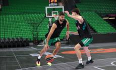 Μαντζούκας και Βαρβαρίτης έμειναν για μόνο μετά την προπόνηση (vid)