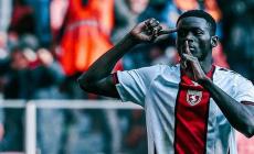 Μάριους Μουαντιλματζί: Στη φωτεινή πλευρά του φεγγαριού (vids)