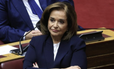 Η Μπακογιάννη έριξε το τυράκι και τσίμπησαν: Άνοιξε συζήτηση περί αλαζονείας στη ΝΔ