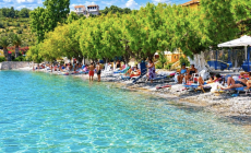 Ρεκόρ 20ετίας: Το νησί-έκπληξη που άγγιξε το 100% πληρότητα τον Αύγουστο κάνει πάρτι και τον Σεπτέμβρη