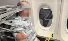 Χάος σε πτήση της American Airlines: Έδεσαν ρατσιστή επιβάτη με ταινία! (vid)