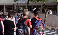 Σε απόγνωση οι γονείς, ετοιμάζουν κινητοποιήσεις: 6.500 κενά στα σχολεία, στον «αέρα» ολοήμερα και παράλληλη στήριξη